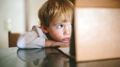 'Sanal dünyalı' gençlerde miyop oranı hızla artıyor