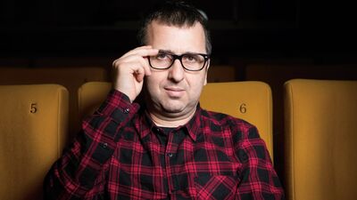 Engellilerin evine tiyatro götürüyor