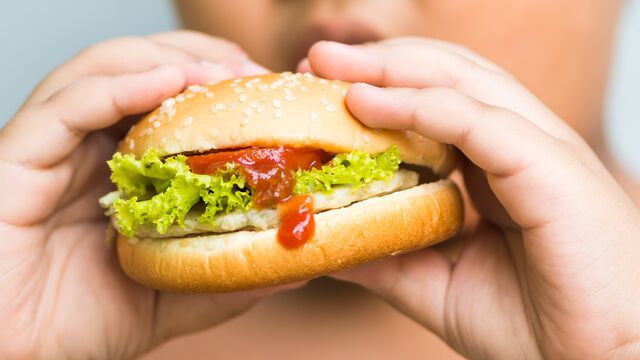 Fazla kilolu çocukları bekleyen 6 rahatsızlığa dikkat!