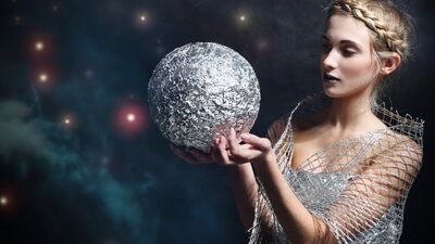 Ay, Terazi burcunda dolaşıyor