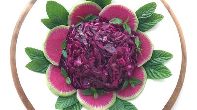 Mor lahana salatası