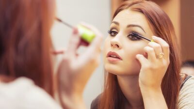 Makyajlı kadınlar kıskanılıyor