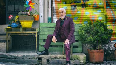 Uğur Yücel: Geçmiş burnumda tüter