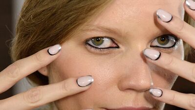 Trend alarmı: Metalik tırnaklar