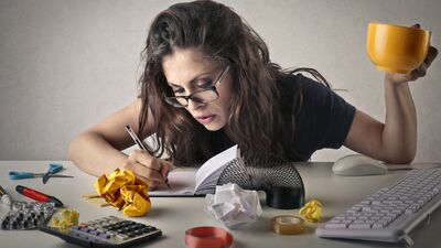 Kimsenin vakti yok durup ince şeyleri anlamaya