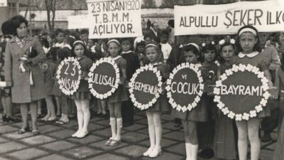 Nostaljik fotoğraflarla eski 23 Nisan'lar