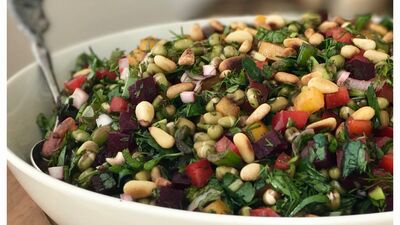 Maş fasulyeli gökkuşağı salatası