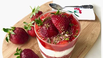 Çilekli labneli kremalı puding