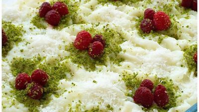 Antep fıstıklı frambuazlı güllaç