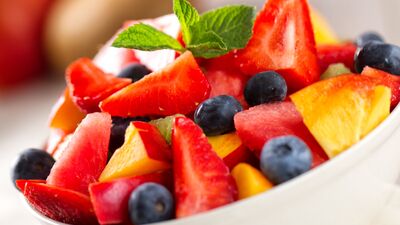 Karpuz soslu meyve salatası