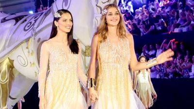 Adriana, karnını öptü