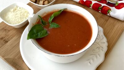 Pestolu domates çorbası