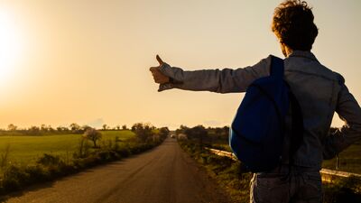 Ana-oğul otostopla tatil