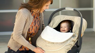 Bebek koltuğunu taşımanın doğru yolu