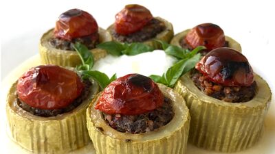 Fırında kinoalı sakız kabağı dolması