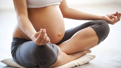 Düzenli hamile yogası pratiği bedeni rahatlatır