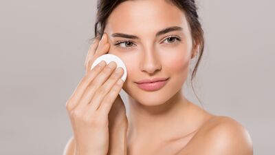 Uyumadan önce makyajınızı iyi temizleyin!