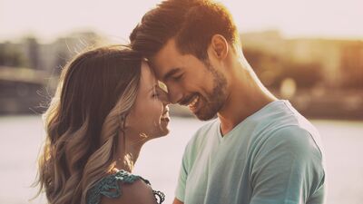 İyi bir erkekle birlikte olduğunuzun 15 işareti