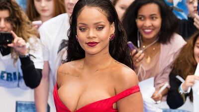 Rihanna hamile elbisesi mi giydi?