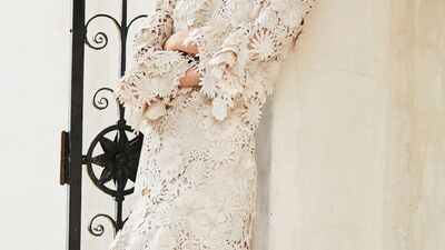 Kısa gelinlikler yeniden moda