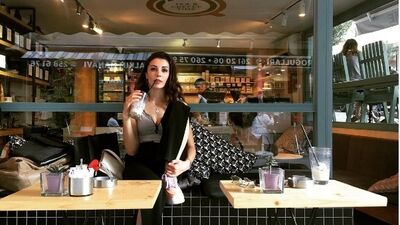 Burcu Özberk Instagram'da neler paylaşıyor?