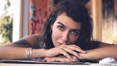 Birce Akalay kimdir?