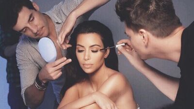 Kim Kardashian yeni doğan kızının fotoğrafını paylaştı!