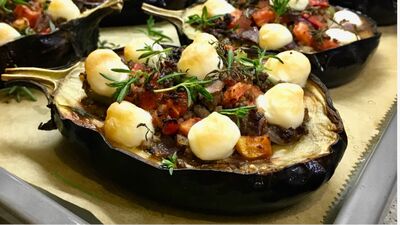 Fırında mozarellalı bostan patlıcan yemeği