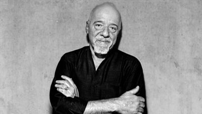 Paulo Coelho: "Neden bütün bu kitapları evimde tutayım ki?"