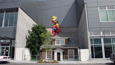 Kentsel dönüşüme karşı çıkıp yalnız kalan evler