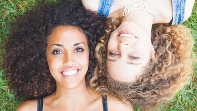 Kıvırcık saçlar için loc metodu