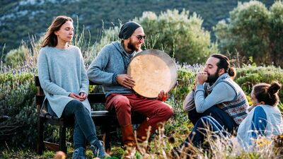 Bi'avuç insan binbir hikaye