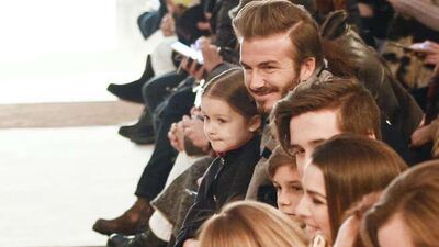 Beckham ailesi Victoria Beckham defilesinde