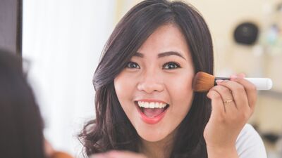 Yanaklara bahar getirir: Allık