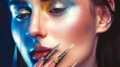 Geleceğin makyajı: Holografik trend