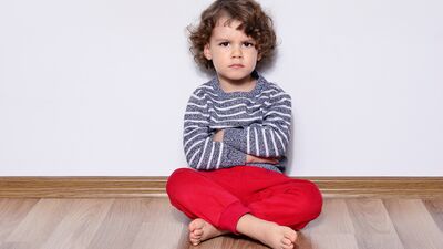 Çocuğunuzun omzu öne doğru düşükse...