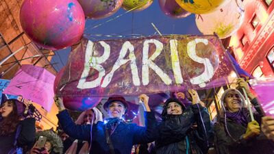 Binlerce kadın şiddet ve istismara karşı yürüdü