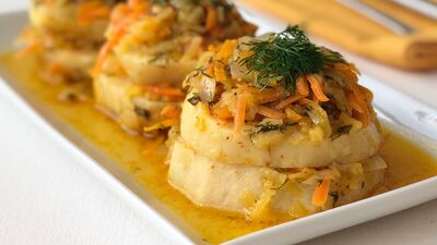 Elmalı zerdeçallı zeytinyağlı kereviz yemeği 