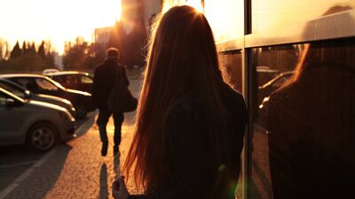 Sevilmemiş kız çocukları yanlış adamları bulurlar