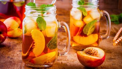 Bir yaz gecesi rüyası: Şeftali kompostosu