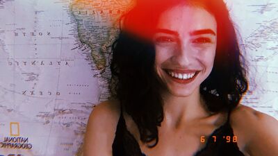 Hazar Ergüçlü Instagram'da neler paylaşıyor?