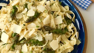 Kuşkonmazlı tagliatella nasıl yapılır? 