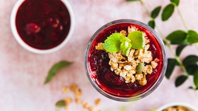 Vişne soslu yulaflı parfe