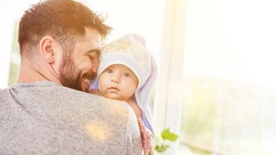 Babayı da bebek bakımına dahil etmenin 5 yolu
