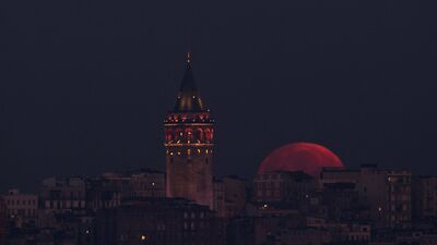 Yüzyılın en uzun Ay tutulması gerçekleşti