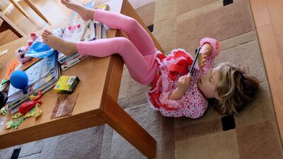 Okula başlayan çocuklar tam cümleler kuramıyor