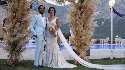 Erkan Kolçak Köstendil ve Cansu Tosun evlendi!