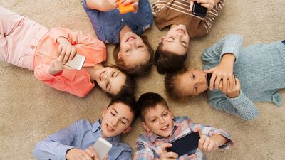 Çocuklarda teknolojiye karşı farkındalık nasıl oluşturulabilir?