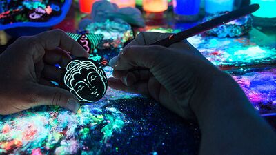 Karanlıkta bir yıldız gibi parlayan seramikler