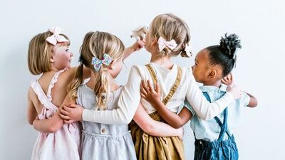 Kız çocukları için değişik saç toplama modelleri